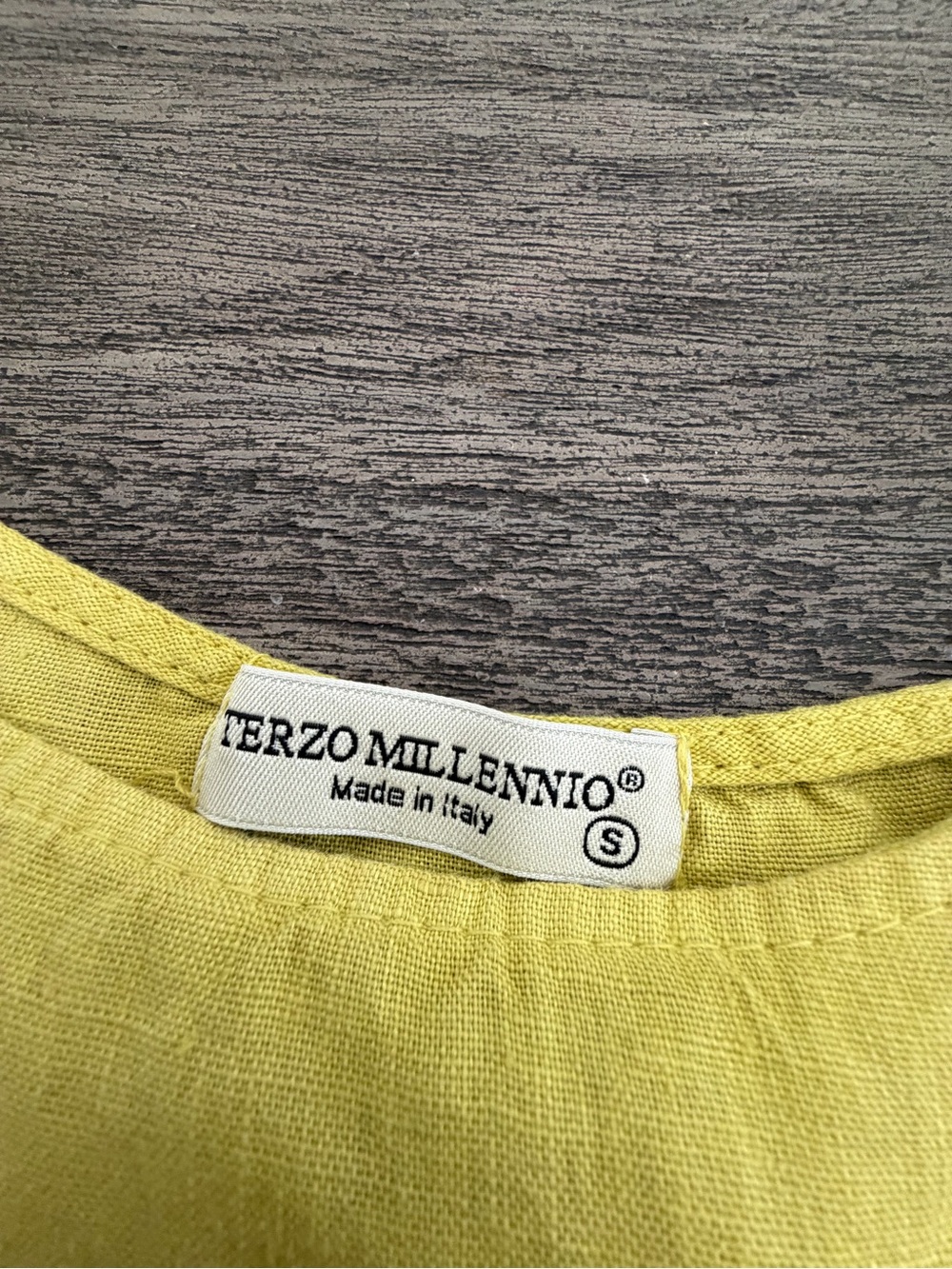 Women's Yellow Button-Back Short Sleeve Linen Top - Picture 7 of 9